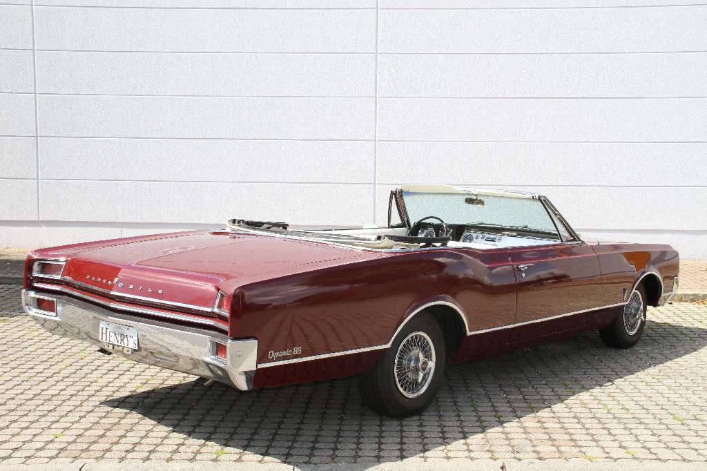 Detail d: 0ldsmobile 88 Dynamic Conv. Cabriolet, Fahrgestellnummer NSC92523, EZ 1965, Fahrzeughalter 1 in CZ vorher USA, Laufleistung unbekannt, H-Zulassung in ...