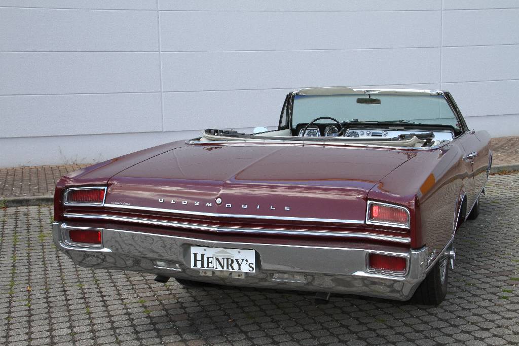 Detail e: 0ldsmobile 88 Dynamic Conv. Cabriolet, Fahrgestellnummer NSC92523, EZ 1965, Fahrzeughalter 1 in CZ vorher USA, Laufleistung unbekannt, H-Zulassung in ...