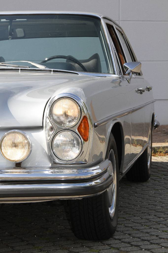Detail a: Mercedes Benz 280 SE/8 Limousine, Fahrgestellnummer 10801812084098, EZ 21.04.1971, Fahrzeughalter 5, Laufleistung 65.485 km abgelesen, nächste HU ...