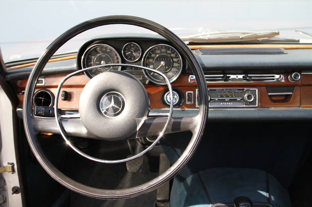 Detail h: Mercedes Benz 280 SE/8 Limousine, Fahrgestellnummer 10801812084098, EZ 21.04.1971, Fahrzeughalter 5, Laufleistung 65.485 km abgelesen, nächste HU ...
