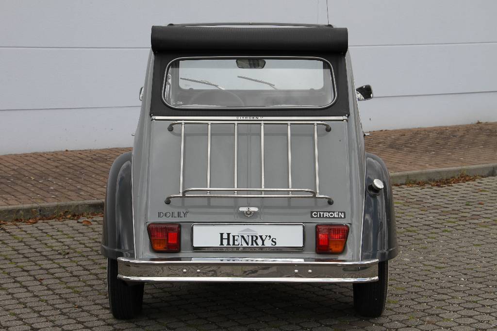 Detail c: Citroén 2 CV Dolly Limousine, Fahrgestellnummer VF7AZKA0080KA4330, EZ 21.10.1981, 3. Hand, Laufleistung 22.000 km abgelesen, HU fällig, H-Zulassung ...