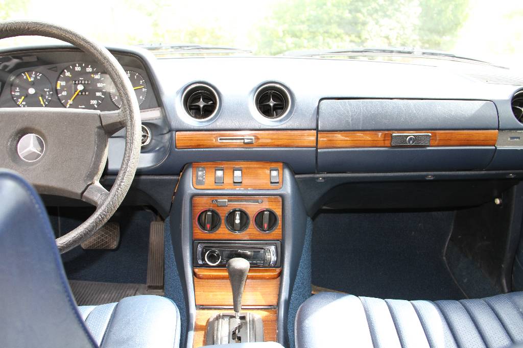 Detail c: Mercedes Benz 230 C Coupé, Fahrgestellnummer WDB12304312015277, EZ 25.09.1979, 3. Hand, Laufleistung 125.000 km abgelesen, HU fällig, H-Zulassung ...