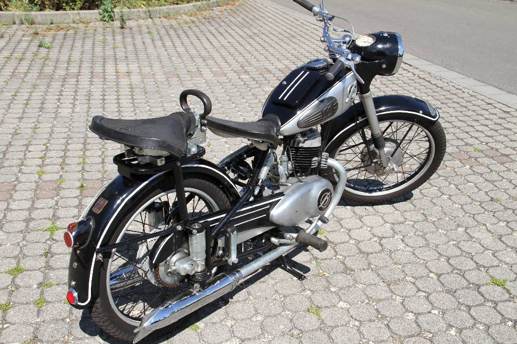 Detail b: Hoffmann MR 175 Motorrad, Fahrgestellnummer 175719, EZ 04.1952, 1. Hand, Laufleistung 38.077 km abgelesen, H-Zulassung sofort möglich, 6 kW/ 8.1 PS, ...