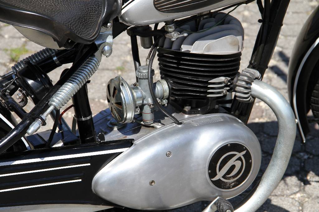 Detail c: Hoffmann MR 175 Motorrad, Fahrgestellnummer 175719, EZ 04.1952, 1. Hand, Laufleistung 38.077 km abgelesen, H-Zulassung sofort möglich, 6 kW/ 8.1 PS, ...