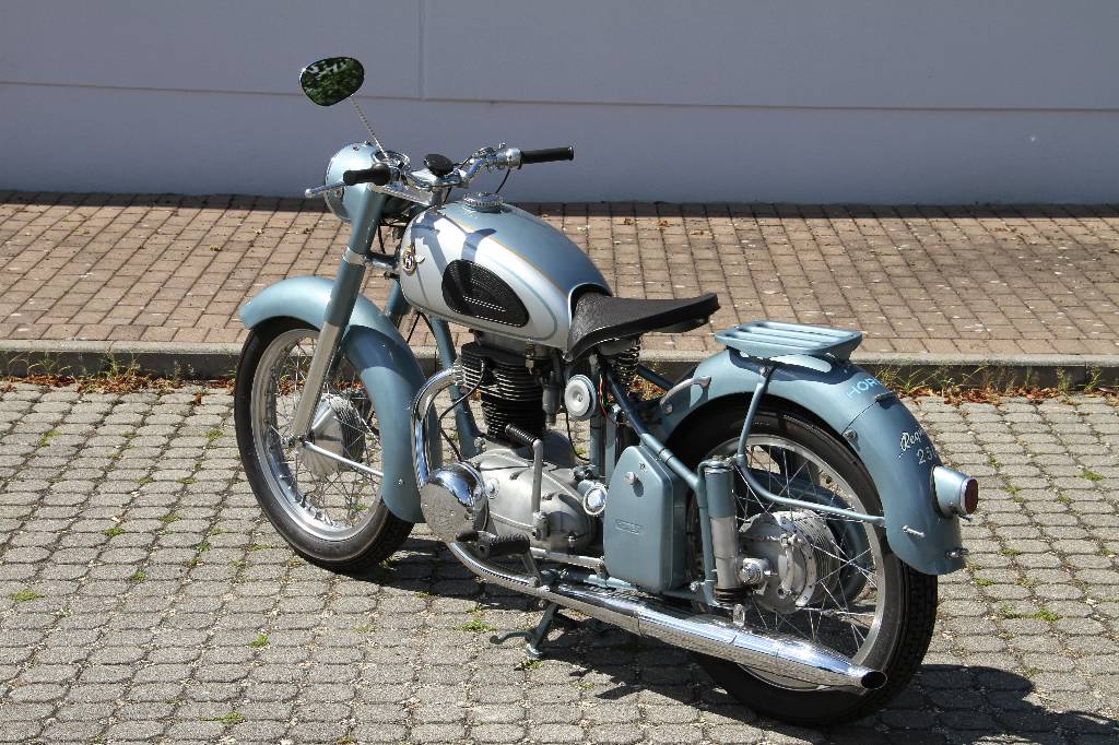 Detail c: Horex Regina Motorrad, Fahrgestellnummer 021690654,EZ ca. 1954, Fahrzeughalter unbekannt, Laufleistung 88.068 km abgelesen, 12 kW/ 16.3 PS, ...