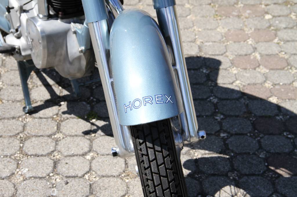 Detail d: Horex Regina Motorrad, Fahrgestellnummer 021690654,EZ ca. 1954, Fahrzeughalter unbekannt, Laufleistung 88.068 km abgelesen, 12 kW/ 16.3 PS, ...