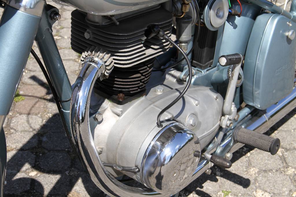 Detail g: Horex Regina Motorrad, Fahrgestellnummer 021690654,EZ ca. 1954, Fahrzeughalter unbekannt, Laufleistung 88.068 km abgelesen, 12 kW/ 16.3 PS, ...