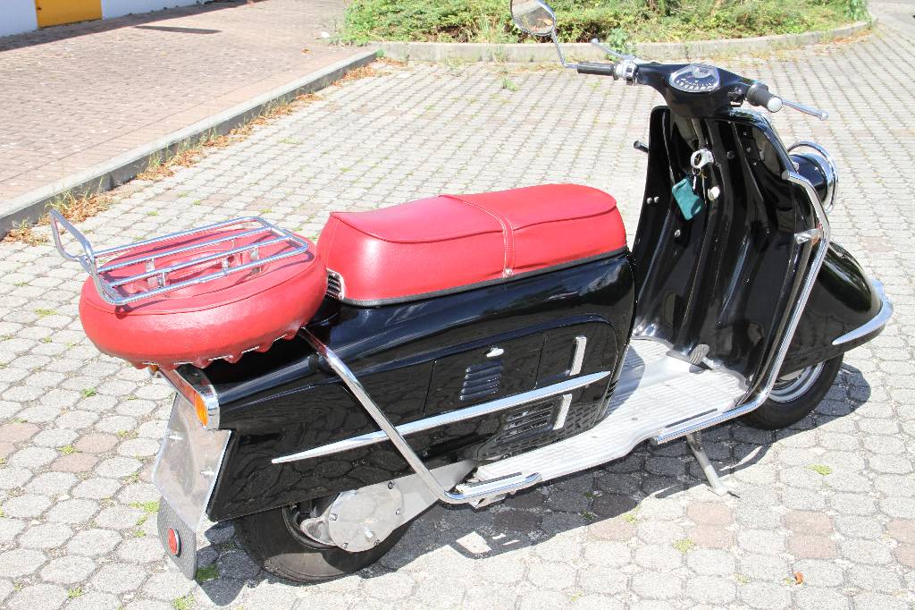 Detail a: Heinkel Tourist 103 A2 Motorroller, Fahrgestellnummer 0247953, EZ 10.05.1962, 2. Hand, Laufleistung 77.095 km abgelesen, HU 09.2017, H-Zulassung ...