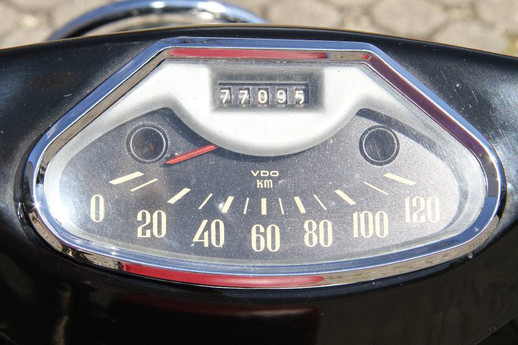 Detail d: Heinkel Tourist 103 A2 Motorroller, Fahrgestellnummer 0247953, EZ 10.05.1962, 2. Hand, Laufleistung 77.095 km abgelesen, HU 09.2017, H-Zulassung ...