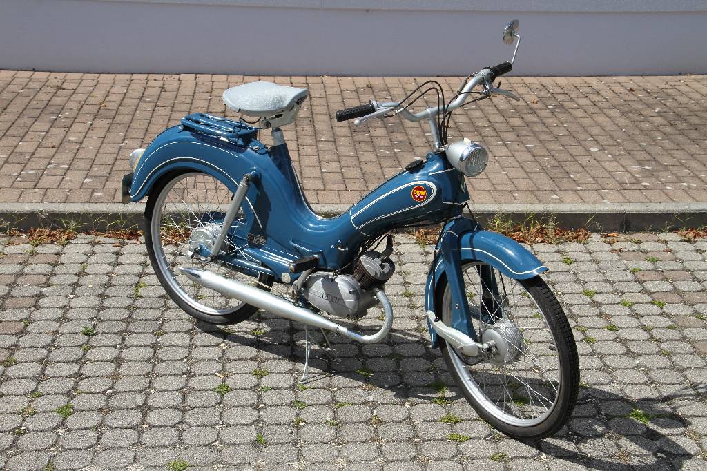 DKW Hummel Moped, Fahrgestellnummer 01507128, EZ 1956, ca. 2. Hand, Laufleistung ca. 9.509 km abgelesen, 0.9 kW/ 1.35 PS, 1-Zylinder, 3-Gang ...