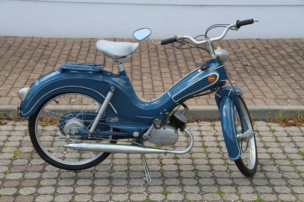 Detail a: DKW Hummel Moped, Fahrgestellnummer 01507128, EZ 1956, ca. 2. Hand, Laufleistung ca. 9.509 km abgelesen, 0.9 kW/ 1.35 PS, 1-Zylinder, 3-Gang ...