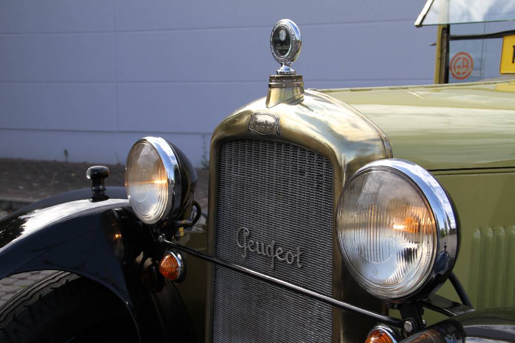Detail b: Peugeot 172 R Tourer Cabriolet, Fahrgestellnummer 10504J, EZ 1920, Fahrzeughalter unbekannt, Laufleistung ca. 57.698 km abgelesen, HU fällig, H- ...