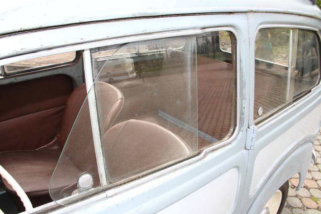 Detail d: Fiat Topolino Giardiniera Belvedere, Fahrgestellnummer 20865FE, EZ 03.09.1953, Fahrzeughalter unbekannt, Laufleistung 12.197 km abgelesen, 12 kW/ ...