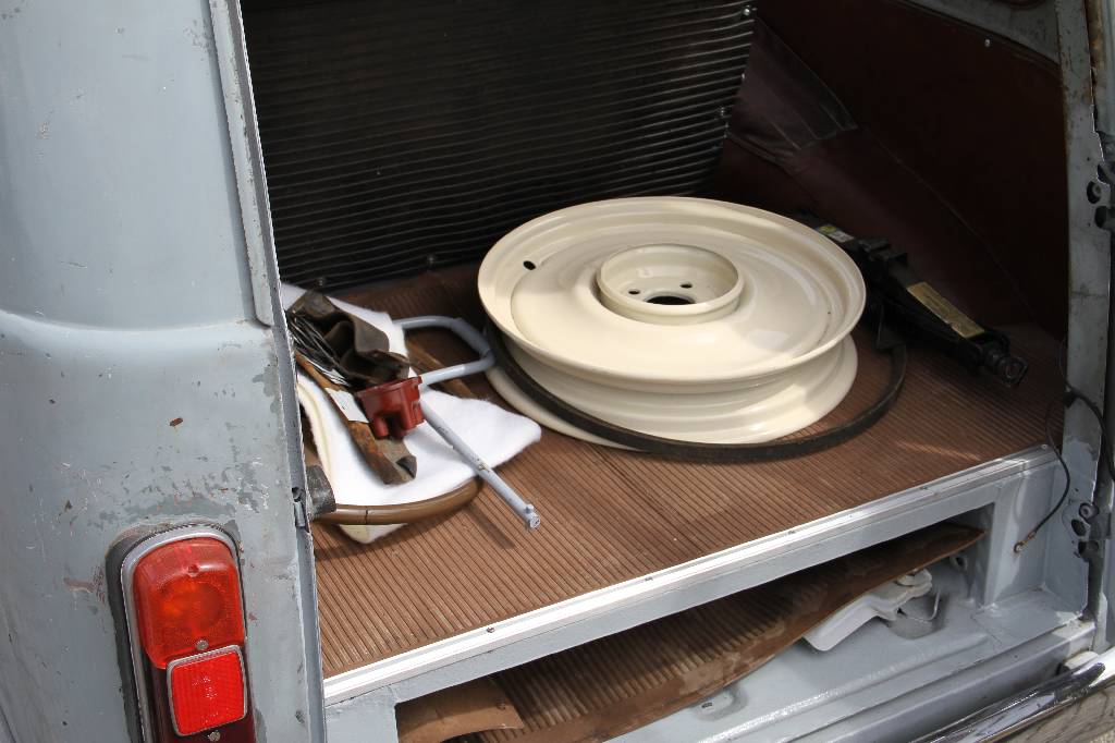Detail g: Fiat Topolino Giardiniera Belvedere, Fahrgestellnummer 20865FE, EZ 03.09.1953, Fahrzeughalter unbekannt, Laufleistung 12.197 km abgelesen, 12 kW/ ...