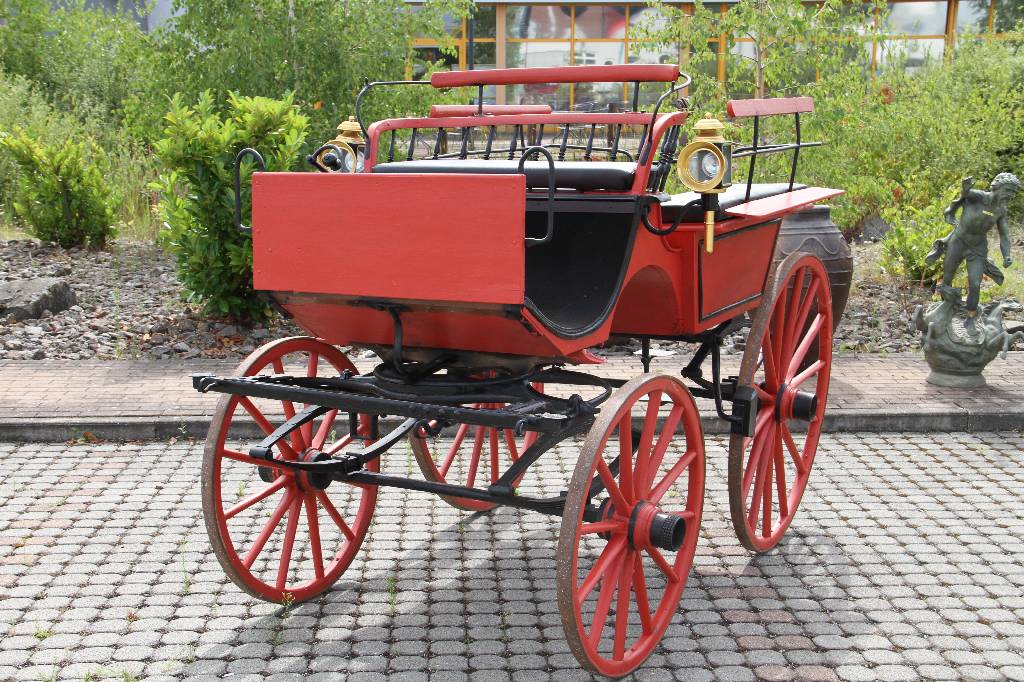Kutsche Modell Brake, um 1900, voll restauriert, Polster neu, aus Adelsbesitz Typenhistorie Die Kutsche Brake ist ein ehemaliger deutscher 2 Spänner ...