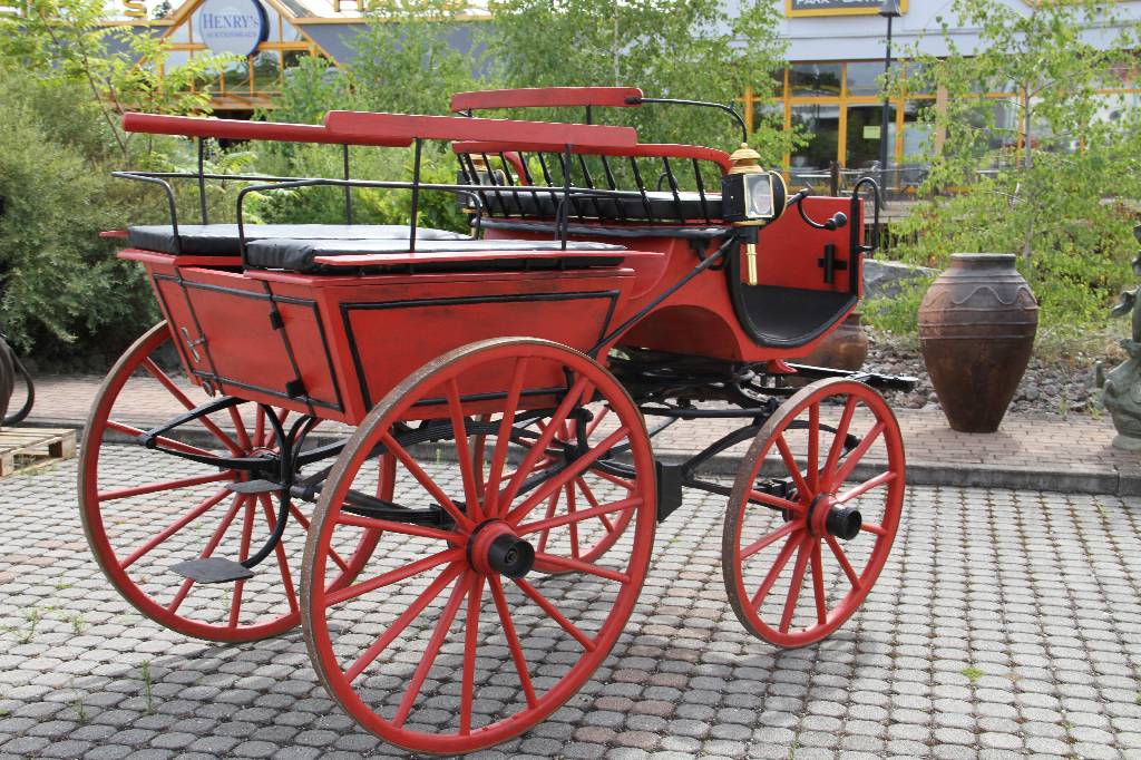 Detail b: Kutsche Modell Brake, um 1900, voll restauriert, Polster neu, aus Adelsbesitz Typenhistorie Die Kutsche Brake ist ein ehemaliger deutscher 2 Spänner ...