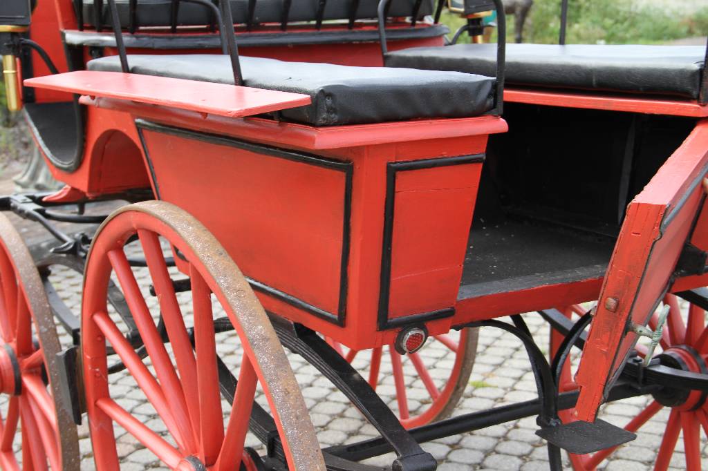 Detail d: Kutsche Modell Brake, um 1900, voll restauriert, Polster neu, aus Adelsbesitz Typenhistorie Die Kutsche Brake ist ein ehemaliger deutscher 2 Spänner ...