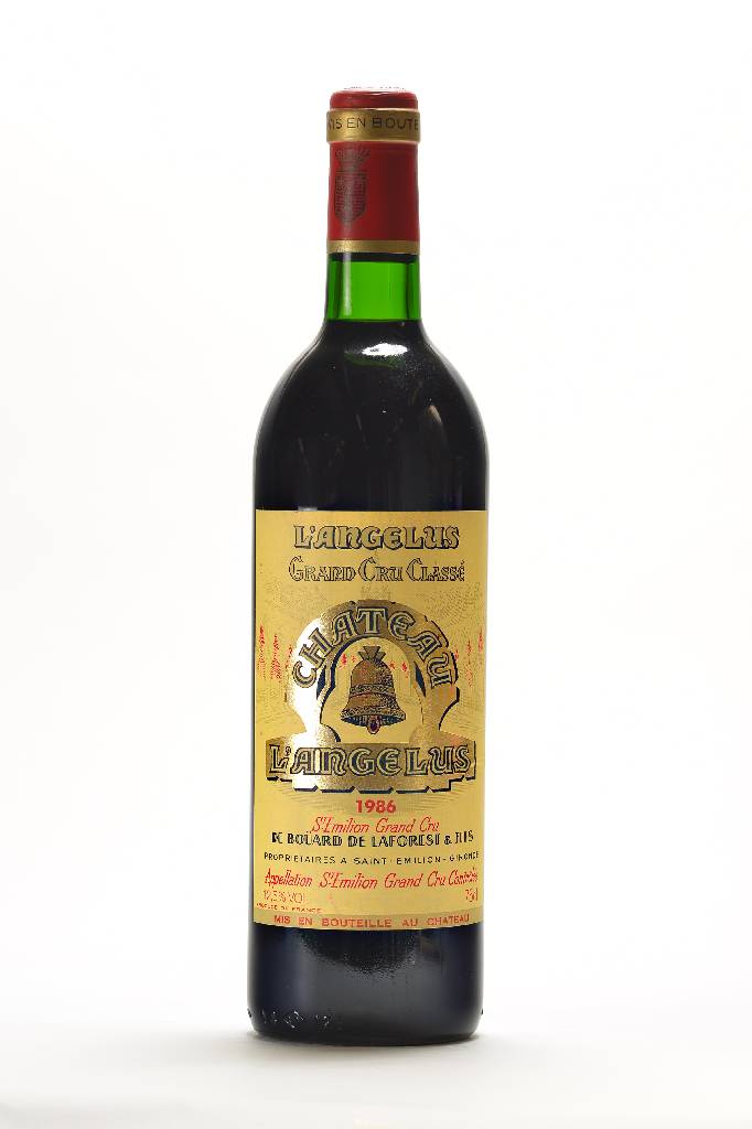 4 Flaschen Chateau L'Angelus, Saint Emilion,Grand Cru Classe, Jahrgänge: 1981, 1982, 1984,1986, selten im Angebot, je ca. 75 cl, Füllstände: ...