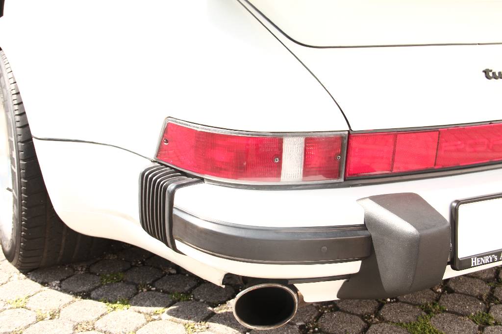 Detail b: Porsche, 911 Turbo 3.3, Cabriolet, Fahrgestellnummer WPOEB0938KS070219, EZ 04.01.1989, Laufleistung 112.724 km abgelesen, HU neu, 210 kW/ 286 PS, 6- ...