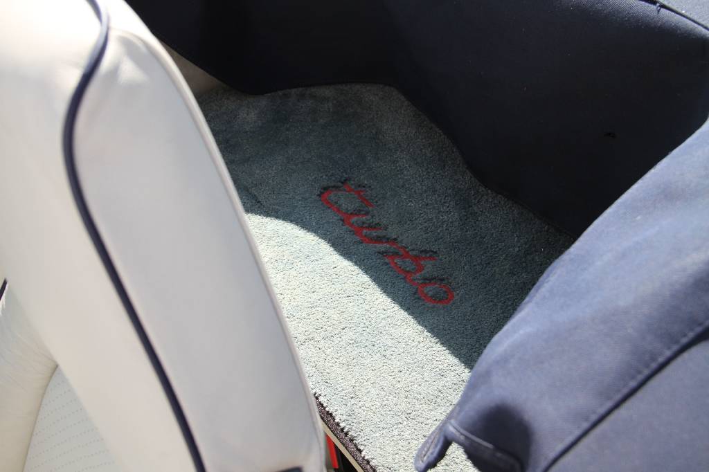 Detail e: Porsche, 911 Turbo 3.3, Cabriolet, Fahrgestellnummer WPOEB0938KS070219, EZ 04.01.1989, Laufleistung 112.724 km abgelesen, HU neu, 210 kW/ 286 PS, 6- ...