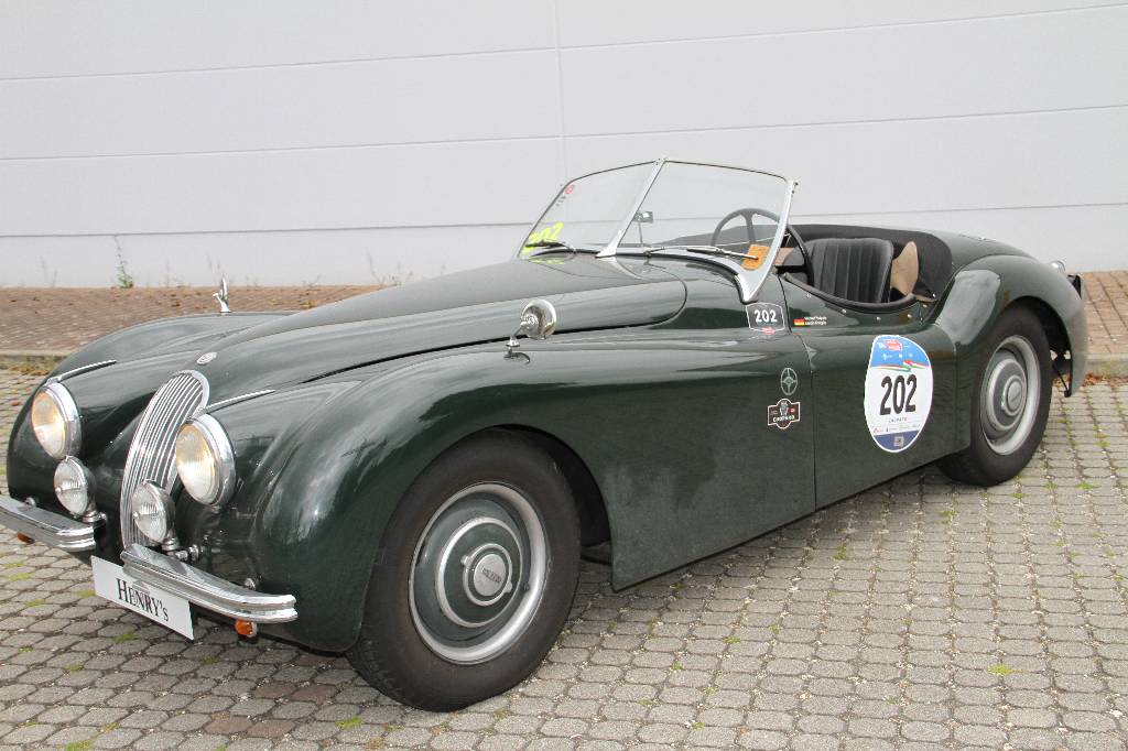 Detail a: Jaguar XK 120 Ots Roadster, Fahrgestellnummer 670925, EZ 11.10.1950, Laufleistung 33.378 mls abgelesen, 118 kW/ 160 PS, 6-Zylinder, 4-Gang ...