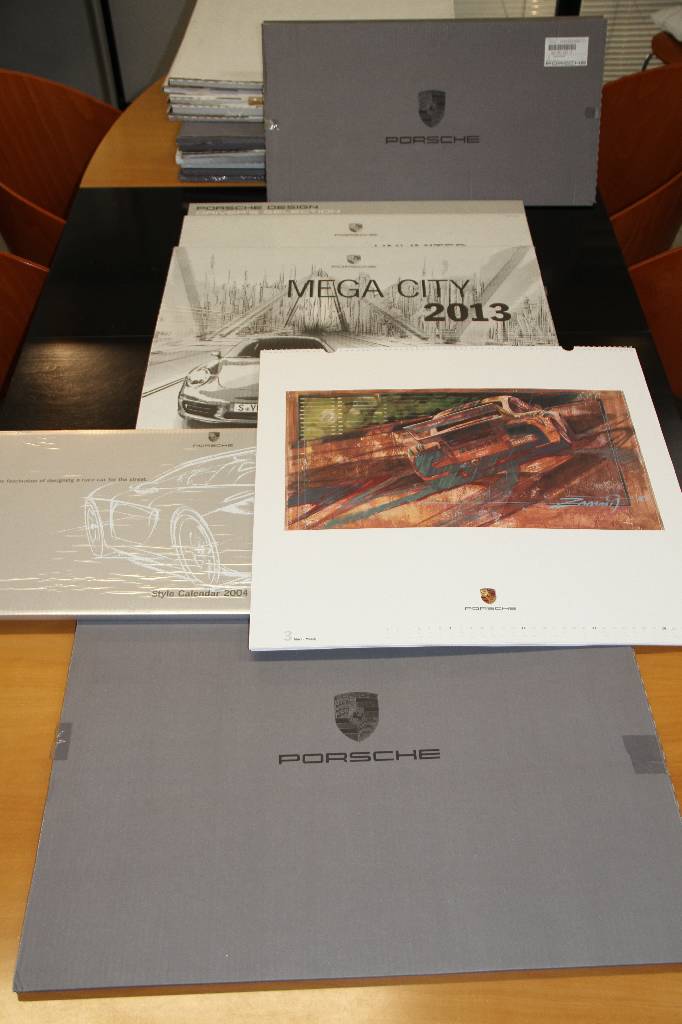 Detail a: Ausgesuchte Sammlerkalender des Hauses Porsche, Alle limitiert! Teilweise fotografische Abbildungen und auch künstlerische Darstellung von aktuellen ...