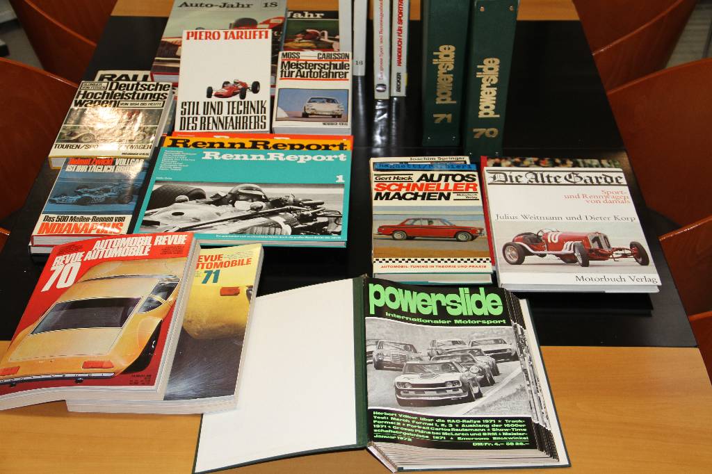 Interessante Automobilbücher aus den 1960er - 1970er Jahren, Mehrere Autojahrbücher, Automobil Revue und heute sehr seltene ...
