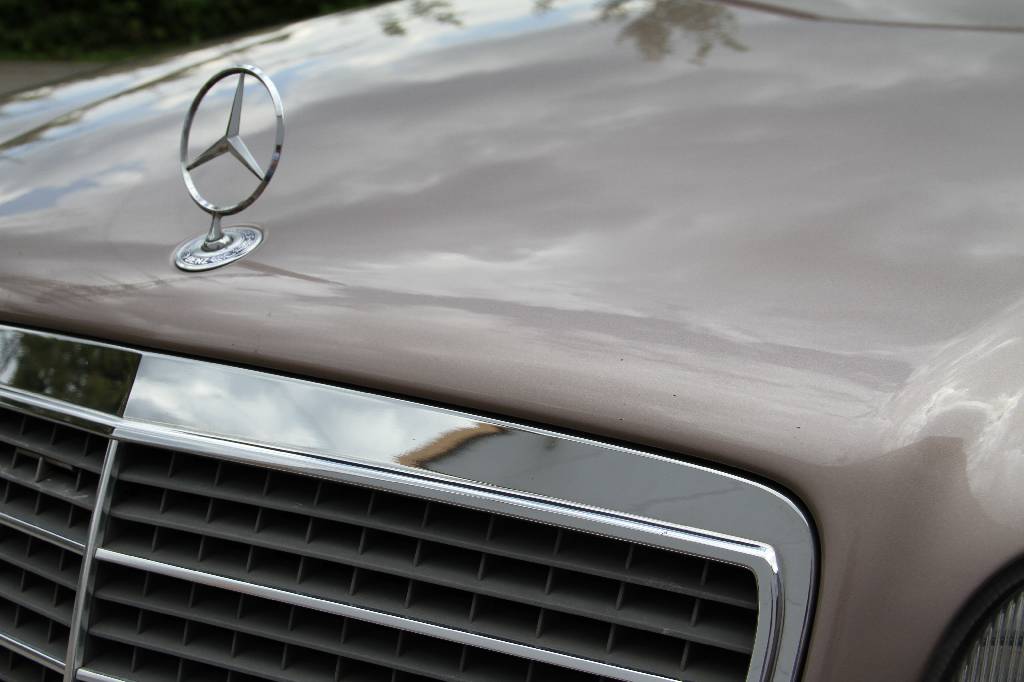 Detail b: Mercedes Benz E 220 W124, Limousine, Fahrgestellnummer WDB1240221C007659, EZ 12.07.1993, 3. Hand, Laufleistung ca. 62.312 km, 110 kW/ 150 PS, ...