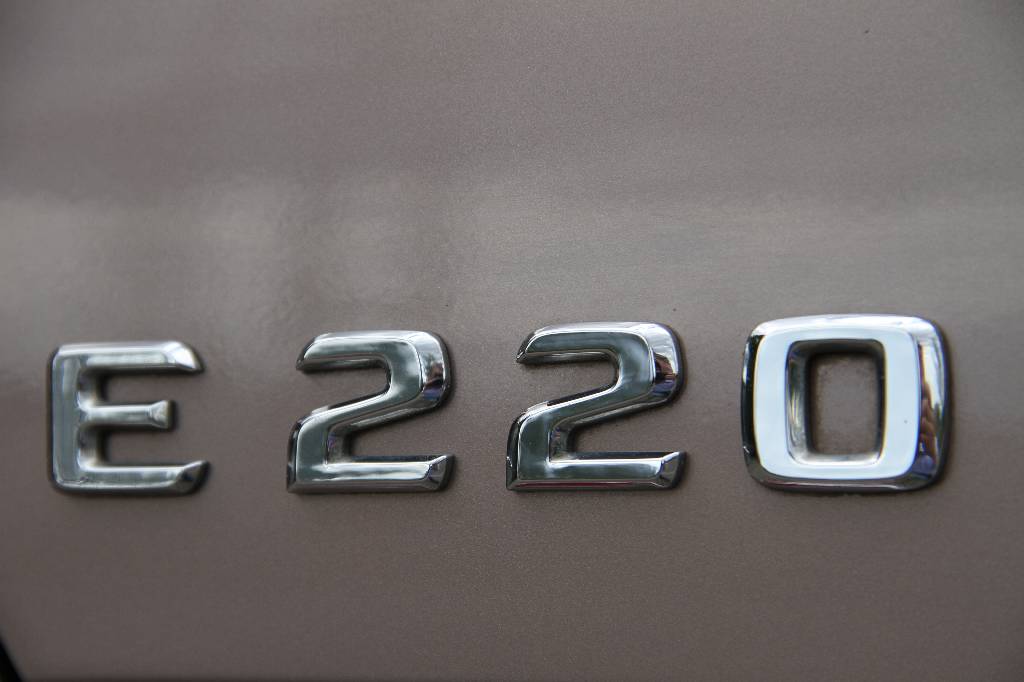 Detail c: Mercedes Benz E 220 W124, Limousine, Fahrgestellnummer WDB1240221C007659, EZ 12.07.1993, 3. Hand, Laufleistung ca. 62.312 km, 110 kW/ 150 PS, ...