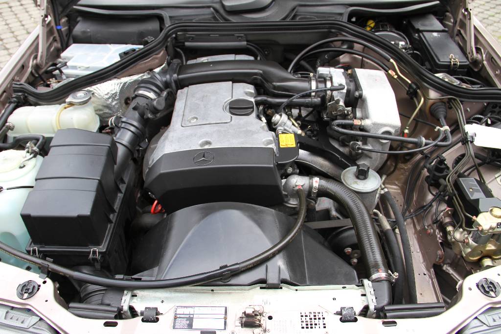 Detail d: Mercedes Benz E 220 W124, Limousine, Fahrgestellnummer WDB1240221C007659, EZ 12.07.1993, 3. Hand, Laufleistung ca. 62.312 km, 110 kW/ 150 PS, ...