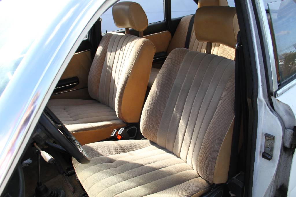 Detail b: Konvolut aus einem NSU RO 80 inkl. Spenderfahrzeug und Ersatzteile, Fahrgestellnummer: 08710000595, EZ 01/1977, Laufleistung unbekannt, 85kW/ 116 PS, ...