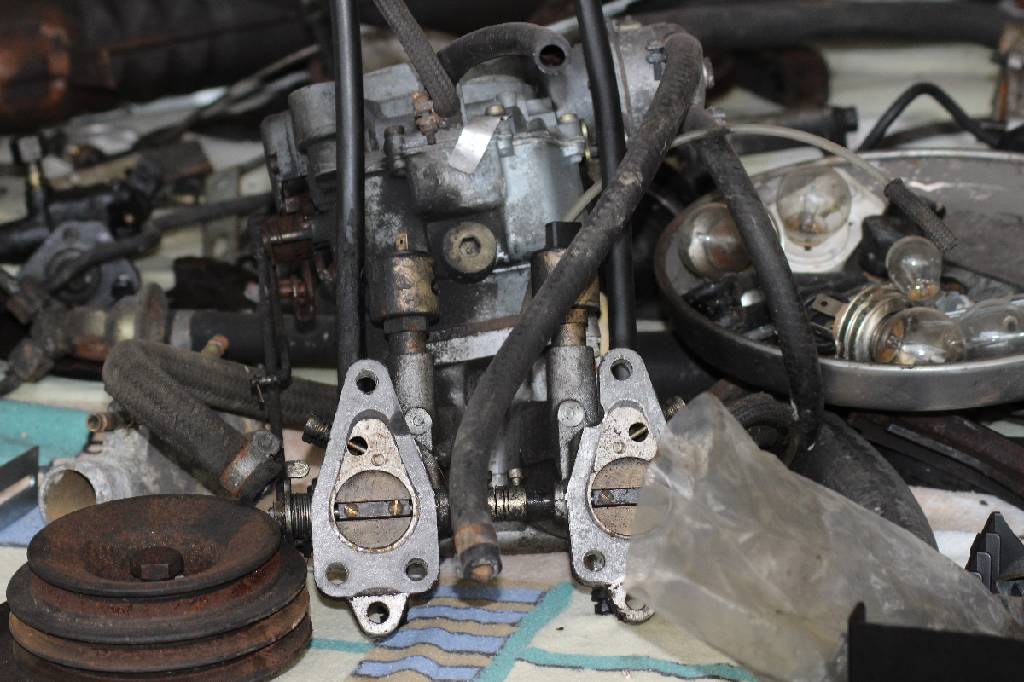 Detail c: Konvolut aus einem NSU RO 80 inkl. Spenderfahrzeug und Ersatzteile, Fahrgestellnummer: 08710000595, EZ 01/1977, Laufleistung unbekannt, 85kW/ 116 PS, ...