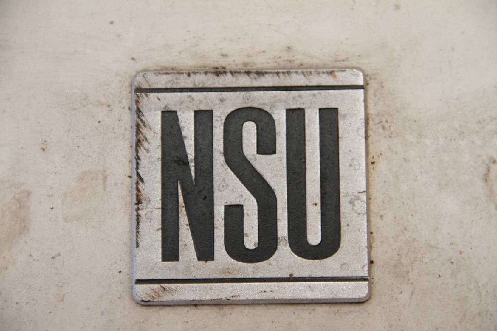 Detail d: Konvolut aus einem NSU RO 80 inkl. Spenderfahrzeug und Ersatzteile, Fahrgestellnummer: 08710000595, EZ 01/1977, Laufleistung unbekannt, 85kW/ 116 PS, ...