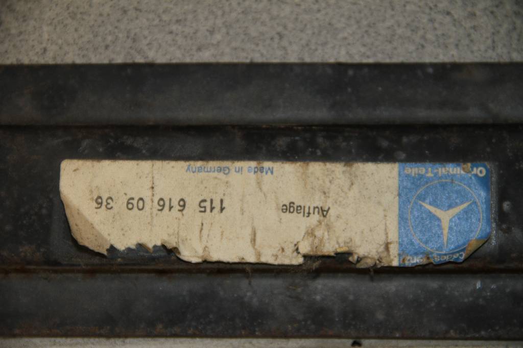 Detail c: Sehr seltene originale Blechersatzteile von Mercedes Benz für die Baureihe /8 (W115), Bodenhälfte, 4 gute gebrauchte Türen, Schwelleraussenbleche, ...