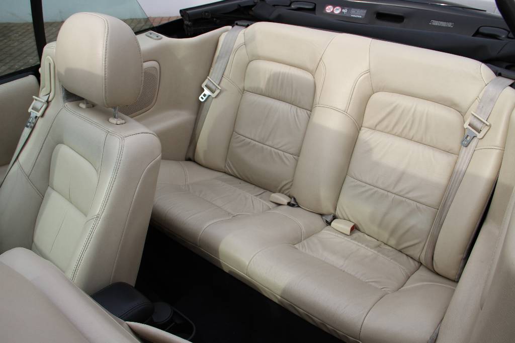 Detail c: Chrysler Sebring Cabriolet, Fahrgestellnummer 1C3ELB5R22N187543, EZ 26.09.2002, 1. Hand, ca. 252.900 km, HU fällig, 149 kW/ 203 PS, 6-Zylinder, ...