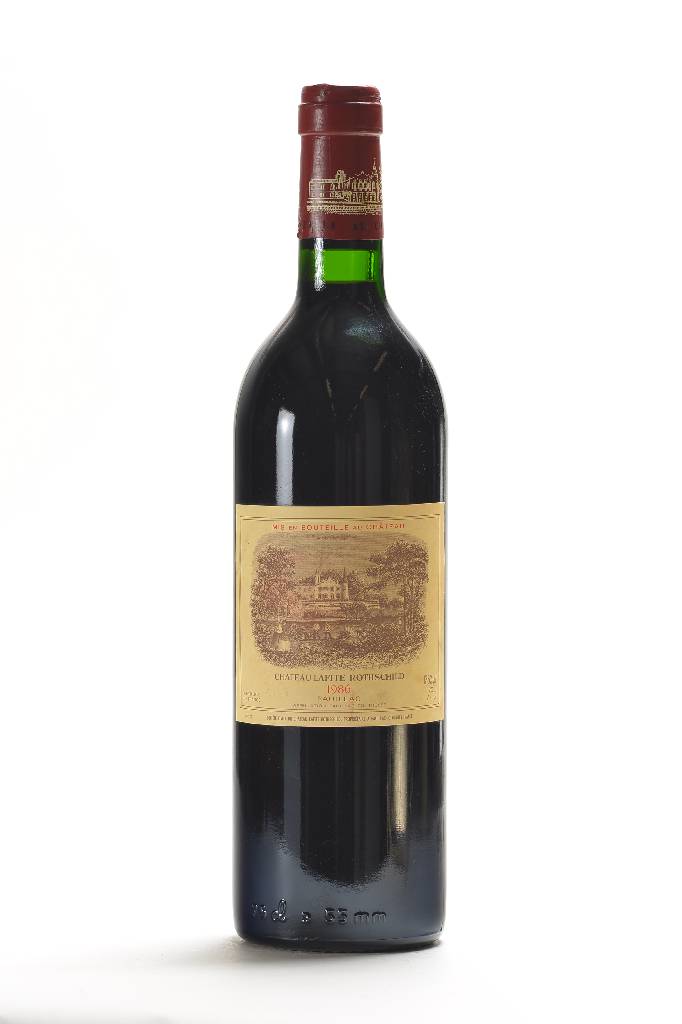 1 Flasche 1986 Chateau Lafite Rothschild, Pauillac, ca. 75 cl, 12,5% Vol., Füllstand: ca. into neck, unverkostet, 100 Parker Punkte, absolute ...