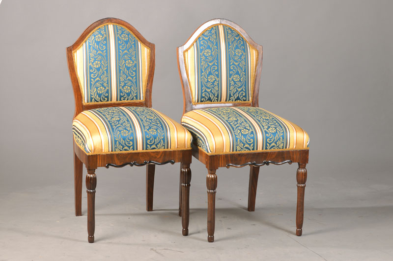 Paar Salonstühle im Adam-Stil, frühes 20.Jh. Palisander massiv, in Stile des engl. Klassizismus, Bezug u. Polster erneuert, Beine gedrechselt, H. ...