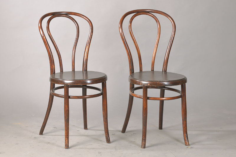 6er Satz Thonet Stühle Nr. 14, um 1880-1910,Bugholz, Sitzfläche erneuert, urspr. mit Geflecht, manche mit orig. Thonet-Etikett, H. ca. 91 cm, Sh. ...