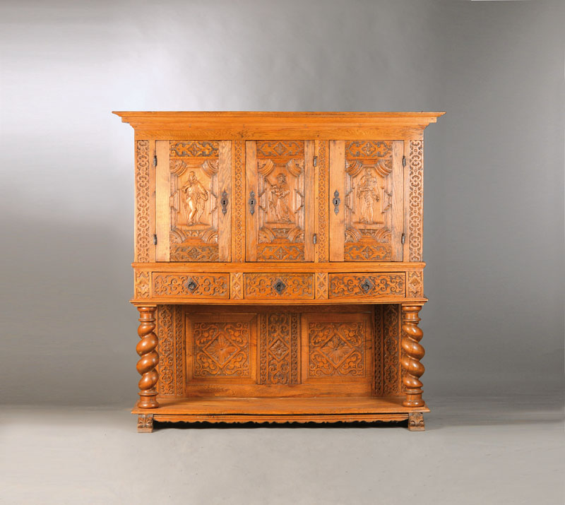 Stollenschrank nach altem Vorbild, deutsch, 60/70er Jahre, Eiche massiv, 3-türig, 3-schübig, Stollenteil mit wuchtigen gedrehten Säulen, ...