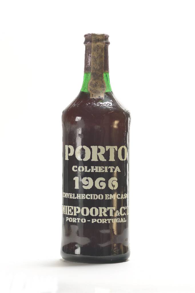 1 Flasche 1966 Niepoort Porto Colheita, Füllstand: ca. into neck, ca. 75 cl, unverkostet, Kapsellack l. gebräunt, selten imAngebot, mit ...