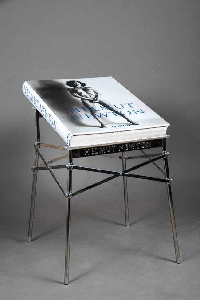Helmut Newton, 1920-2004, Buchobjekt von 1999, "Sumo", handsigniert, limit. Auflage 2678/10000, ca. 70x50cm, Taschen Verlag, 488 Seiten, ...