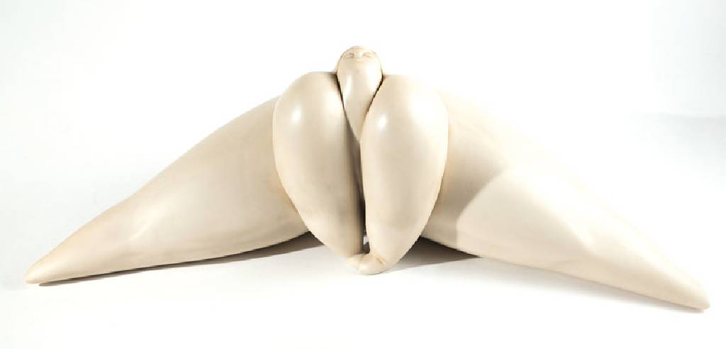 Christian Peschke, geb. 1946, Die große Grätsche, Skulptur aus Kunstmarmor, signiert und num. 6/199, ca. 26x76x27 cm