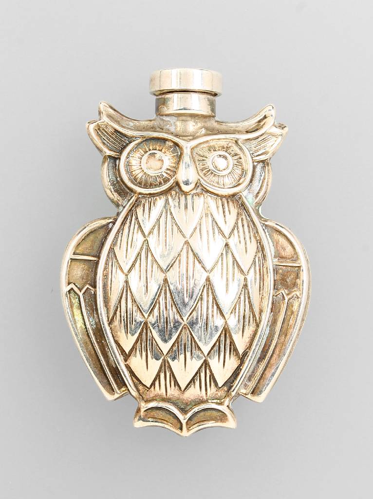 Parfumflakon, 925er Silber, um 1910/20, in Form einer Ohreule, beids. plastisch gestaltet, partiell grav., geometrisierende Auffassung,Meistermarke ...