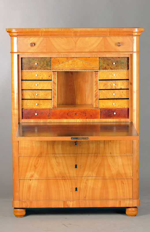 Standsekretär, wohl Baden, südwestdeutsch, um 1820/30, Kirschbaumfurnier auf Weichholzkorpus, Furnier z.T. Fontänenartig u. doppelt gespiegelt ...