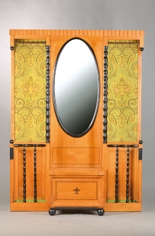 Garderobe, deutsch, um 1925, Kirschbaum massiv, geschwärzte Bandeinlagen, 2 seitl. Schirmständer, insg. 16 Haken, Truhenkasten, geschwärzte ...