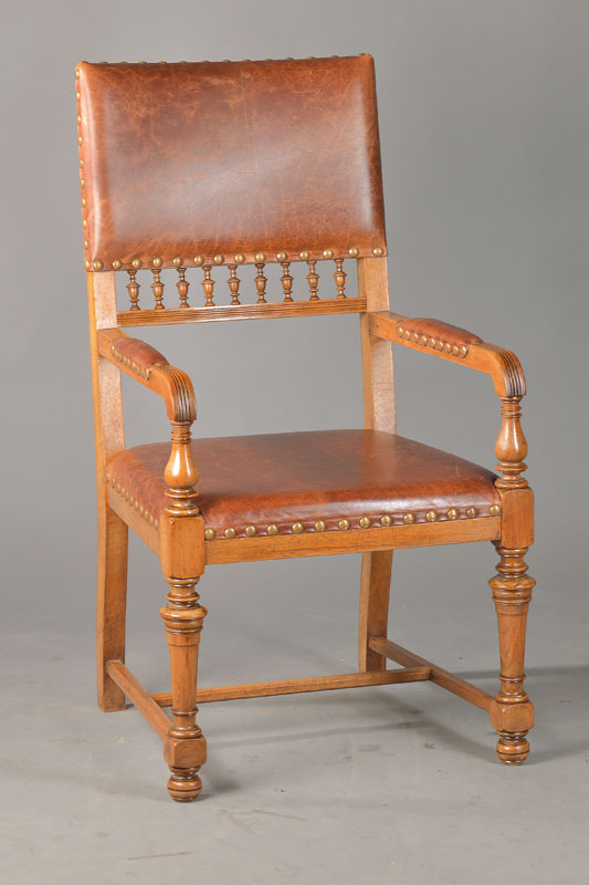 Armlehnsessel, deutsch, um 1880-1900, Nussbaum massiv, Balusterbeine mit H-Steg, Handläufe gerieft, Rückenlehne l. gewölbt, Balustergalerie, orig. ...