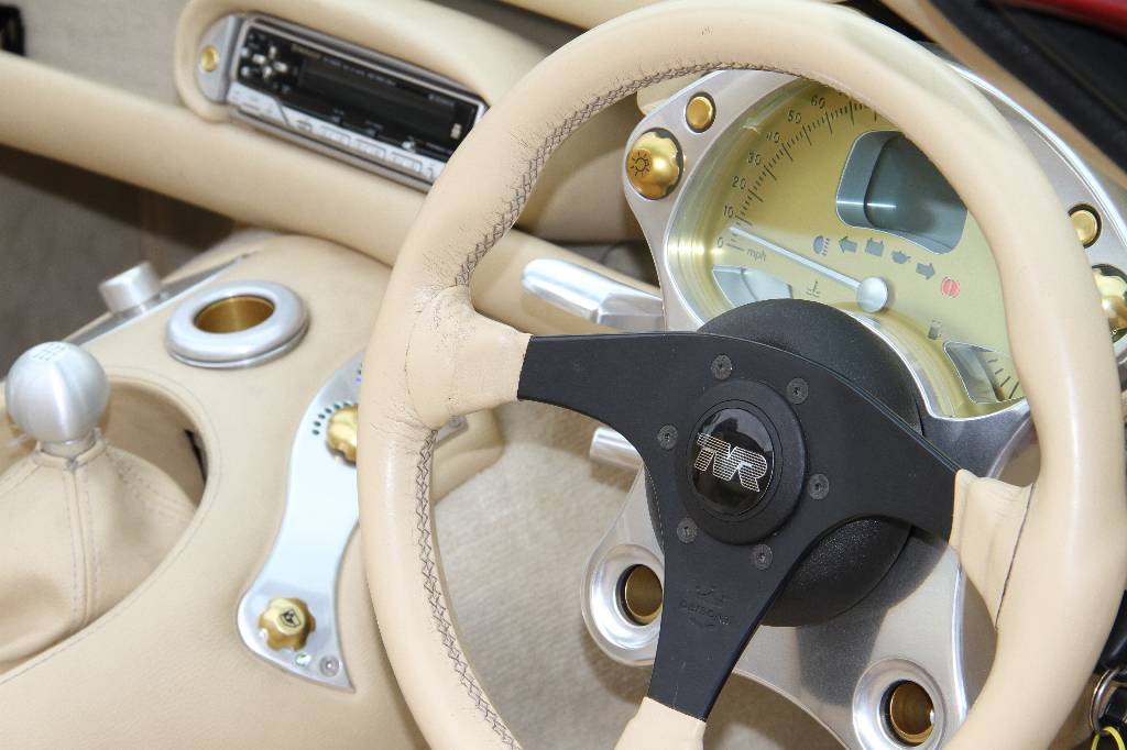 Detail d: TVR Tuscan 2 Door Coupé, Fahrgestellnummer SDLEA16A7YB001784, EZ 01.07.2001, 2. Hand, Laufleistung abgelesen 15.627 mls, HU 01.2018, 280 kW/ 381 PS, ...