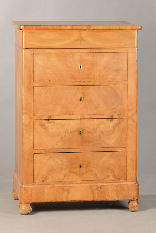 Waschkommode, süddeutsch, um 1820, Nussbaum furnier auf Weichholz- u. Eichekorpus, Platte aufklappbar ehemals mit Marmorwaschlabor, durch ...