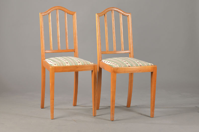 Paar Salonstühle, im Biedermeier-Stil, um 1900, Kirschbaum massiv, strenge gerade Formgebung, konische Vierkantbeine, Rückenlehne 3-fach versproßt ...