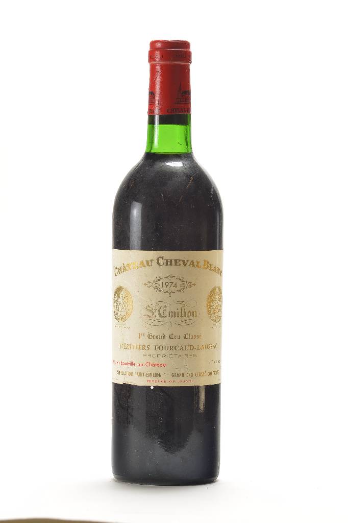 1 Flasche 1974 Cheval Blanc, Saint-Emilion, Premier Grand Cru Classe, Füllstand: ca. top shoulder, Etikett l. besch., Kapsel min. besch., selten im ...